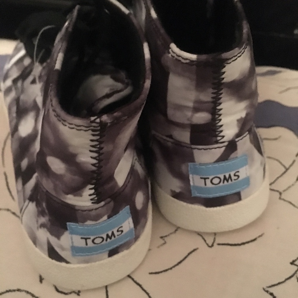 Toms